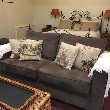 Stone'S Throw Cottage Bed And Breakfast ベルグレーブ エクステリア 写真