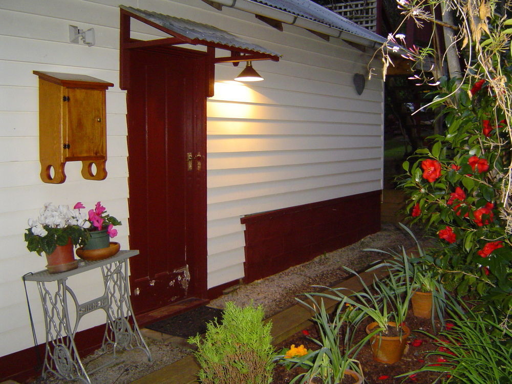 Stone'S Throw Cottage Bed And Breakfast ベルグレーブ エクステリア 写真