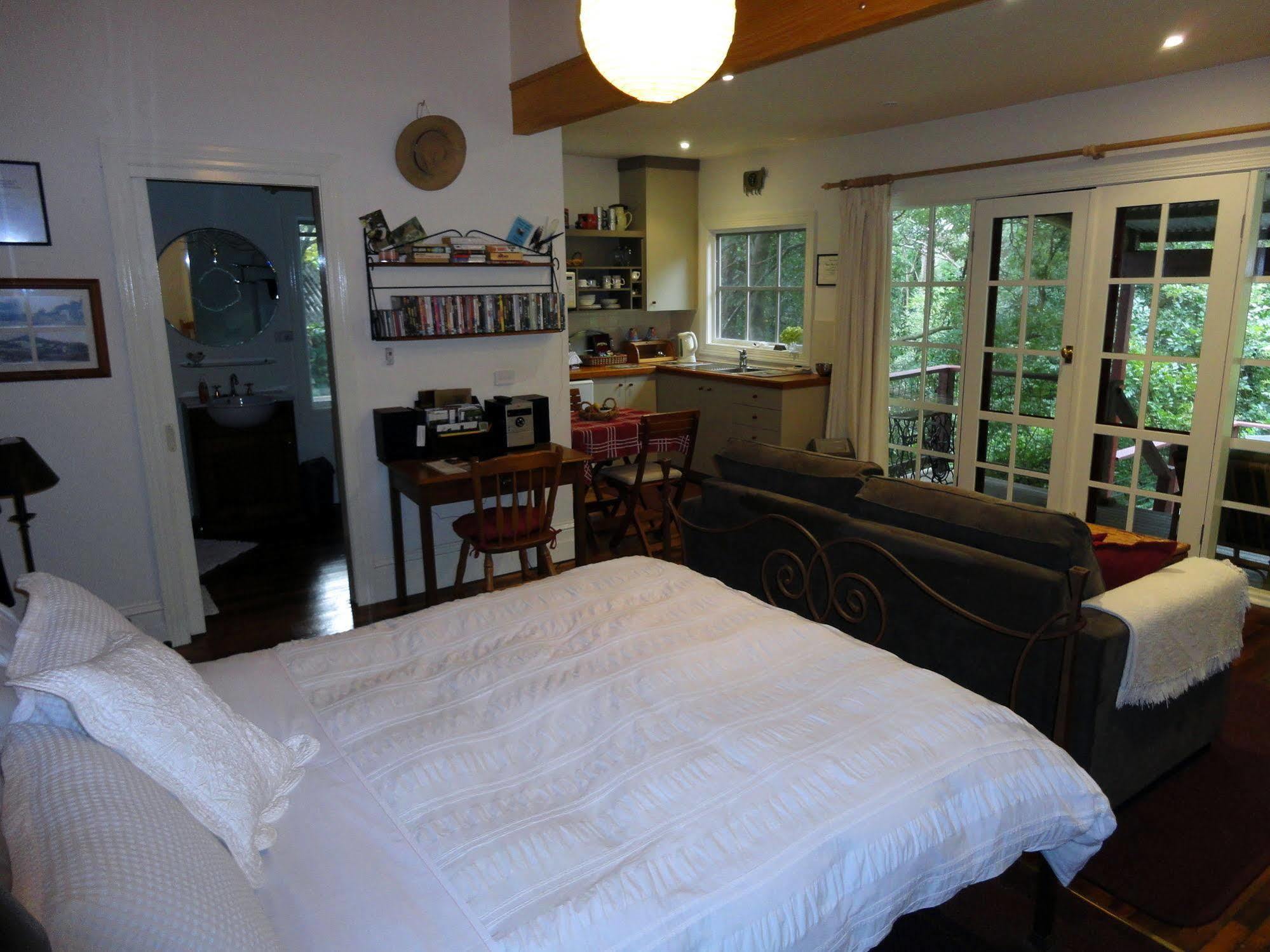 Stone'S Throw Cottage Bed And Breakfast ベルグレーブ エクステリア 写真