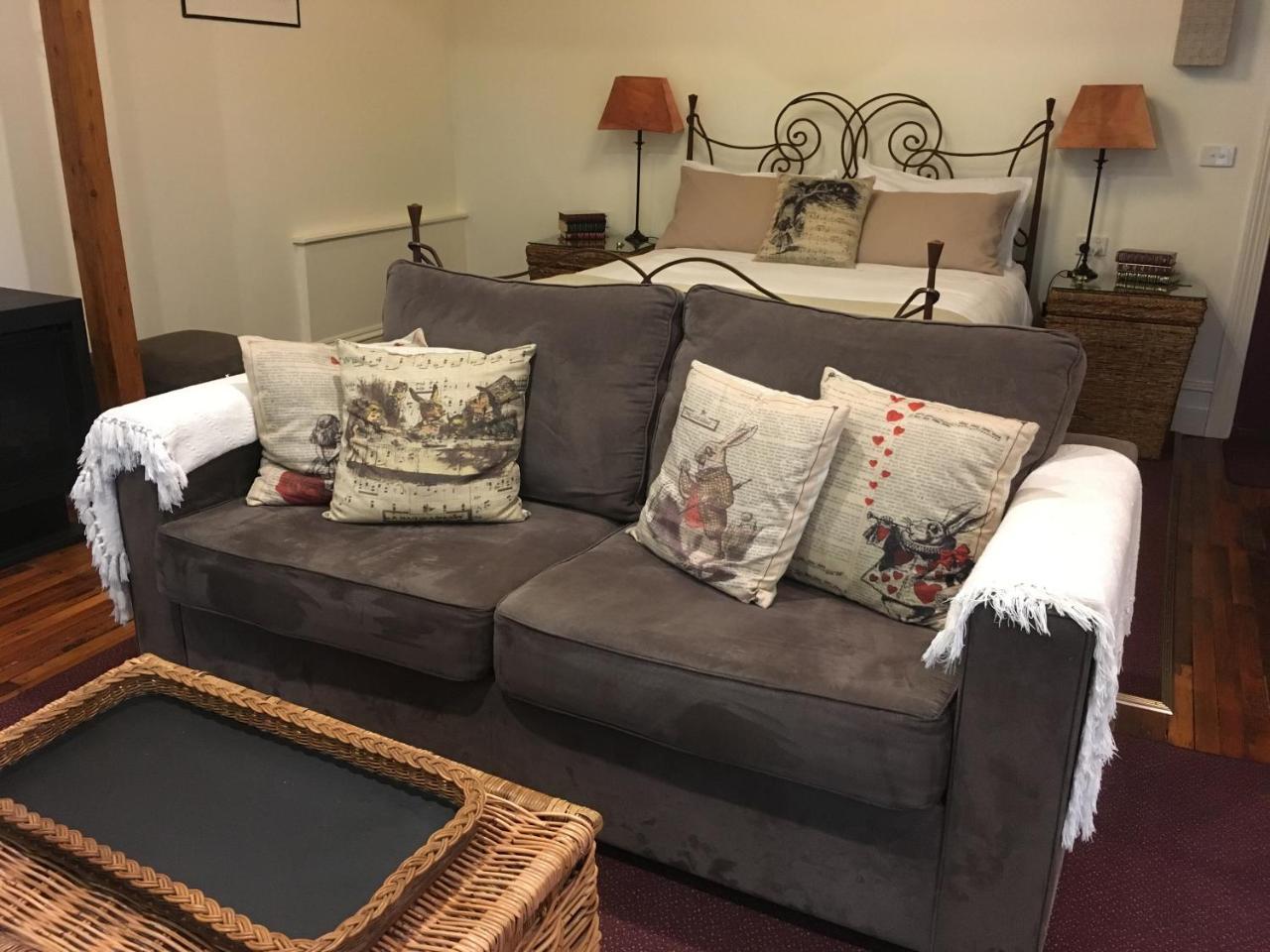 Stone'S Throw Cottage Bed And Breakfast ベルグレーブ エクステリア 写真