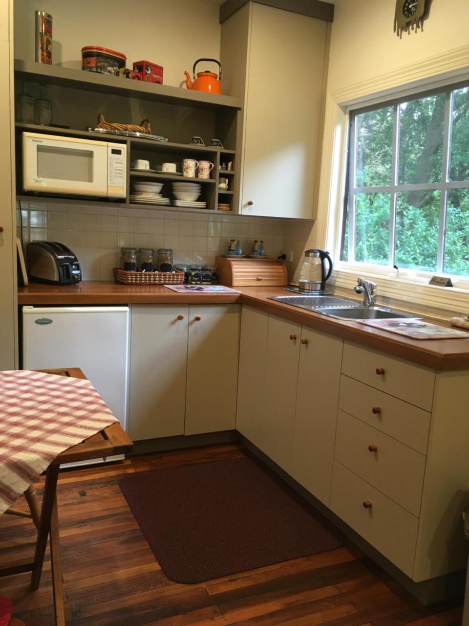 Stone'S Throw Cottage Bed And Breakfast ベルグレーブ エクステリア 写真