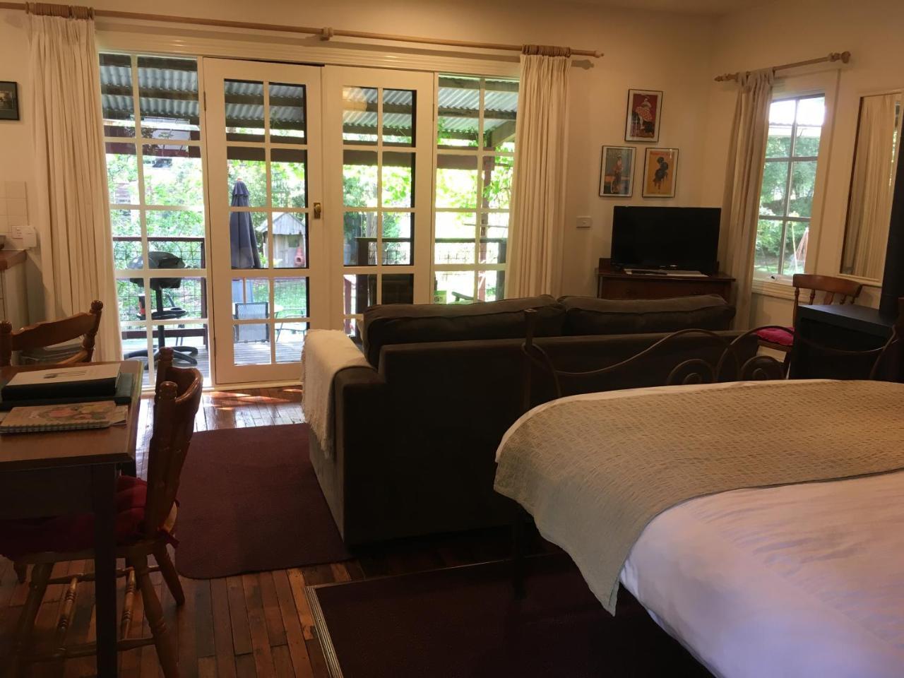 Stone'S Throw Cottage Bed And Breakfast ベルグレーブ エクステリア 写真