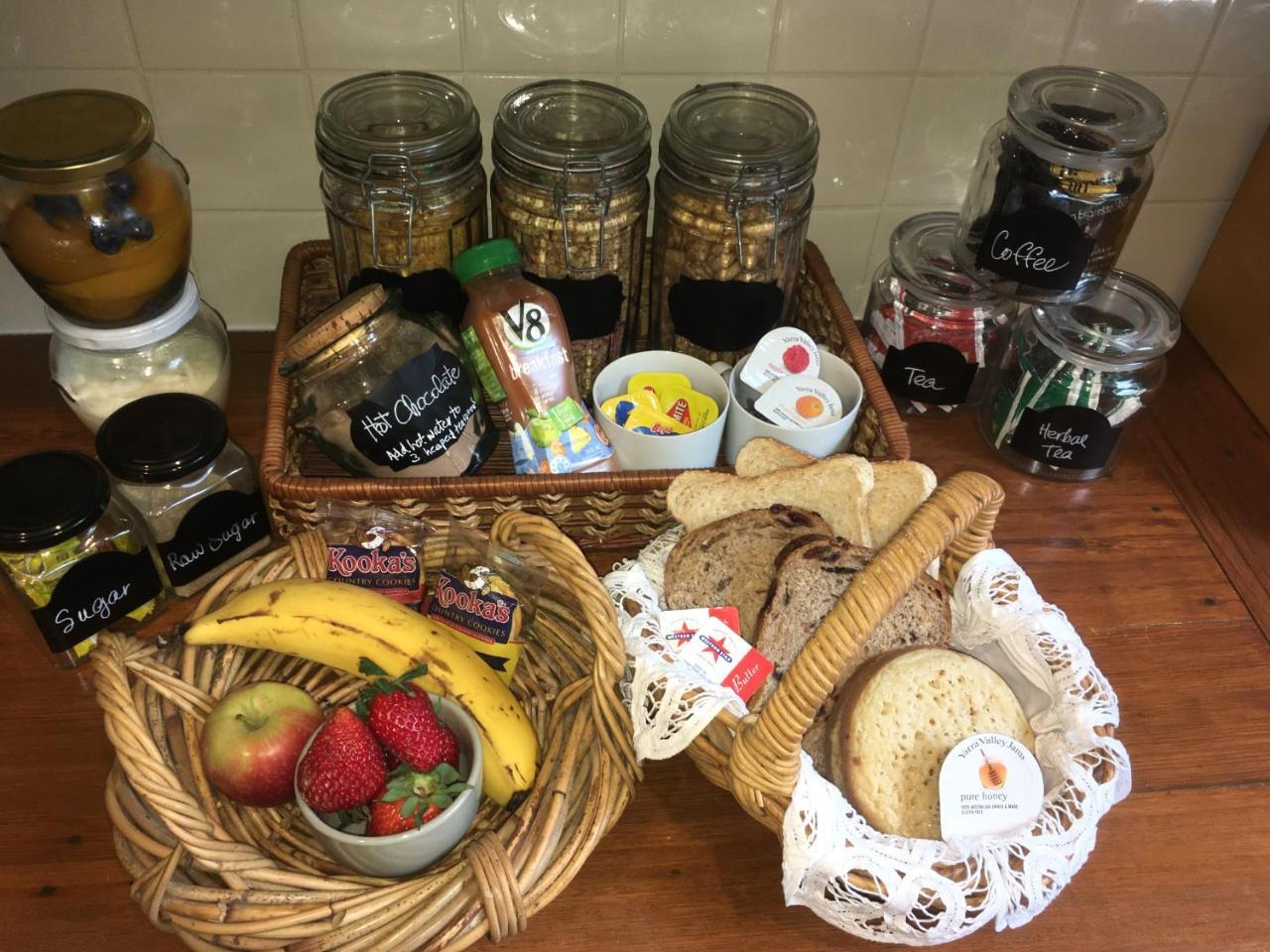 Stone'S Throw Cottage Bed And Breakfast ベルグレーブ エクステリア 写真