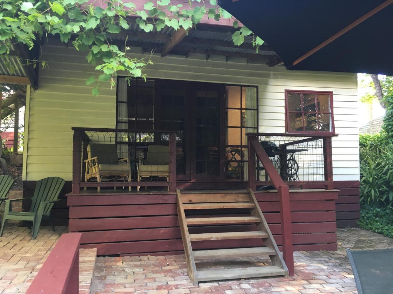 Stone'S Throw Cottage Bed And Breakfast ベルグレーブ エクステリア 写真